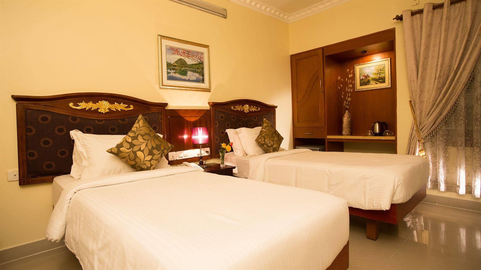 Taz Kamar Family Hotel Chennai Bagian luar foto