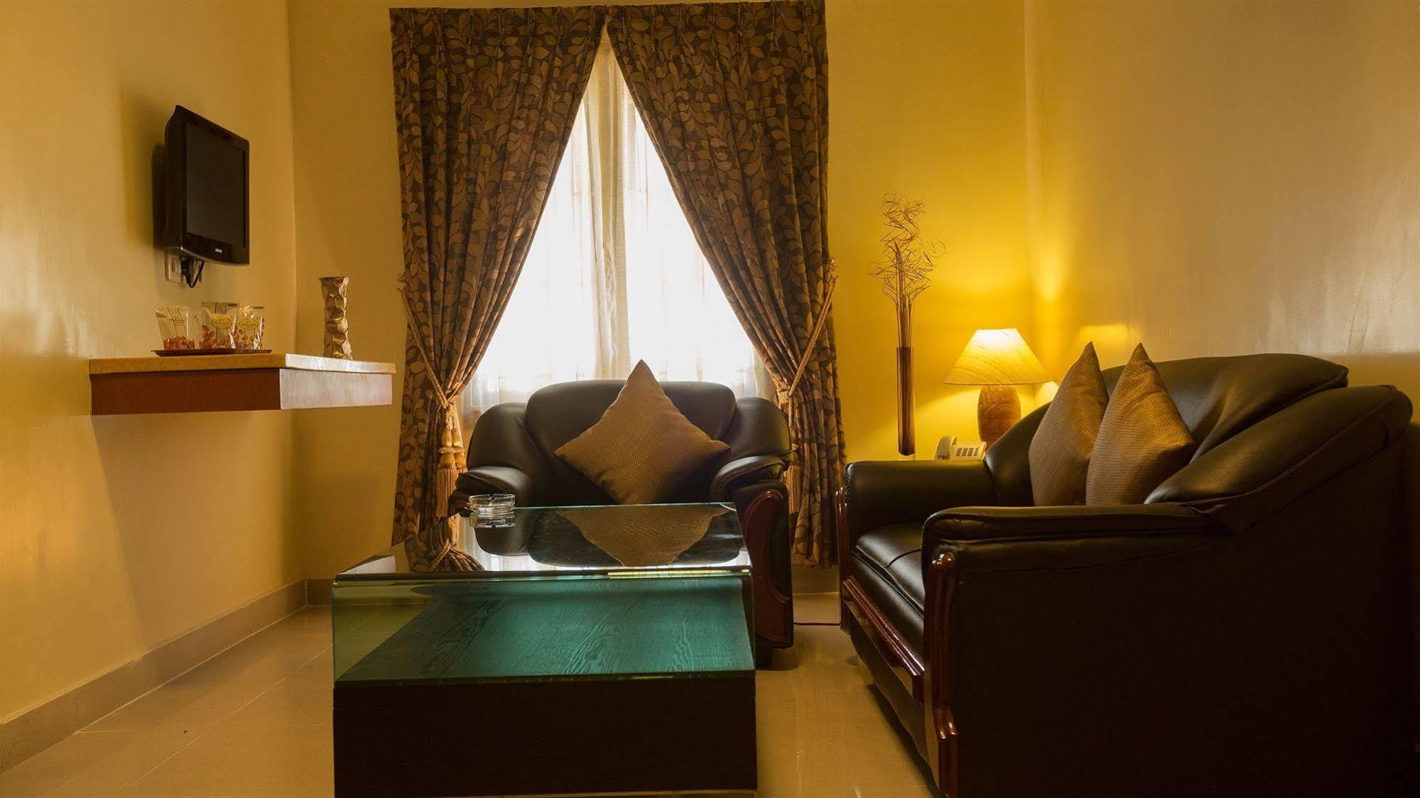 Taz Kamar Family Hotel Chennai Bagian luar foto